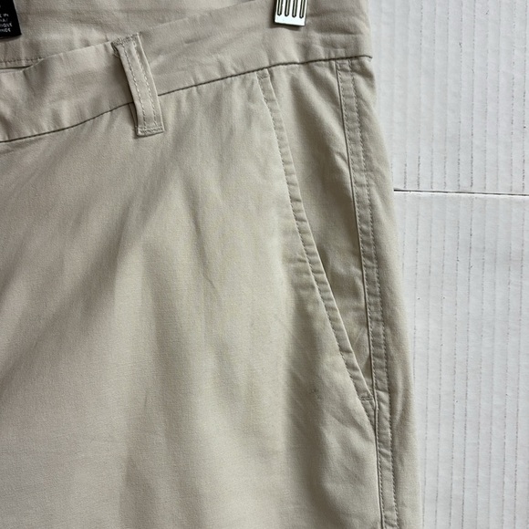 Chaps Stretch Men's Khaki Shorts W/Belt Loops Pockets On Front & Back Size 36 - Picture 3 of 9